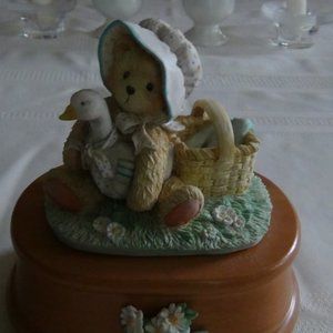 Music Box plays "Wind Beneath My Wings"